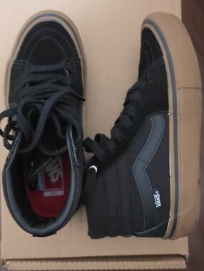 Vans Men’s Black with Gum Sole Sk8-High Skate Sneakers
